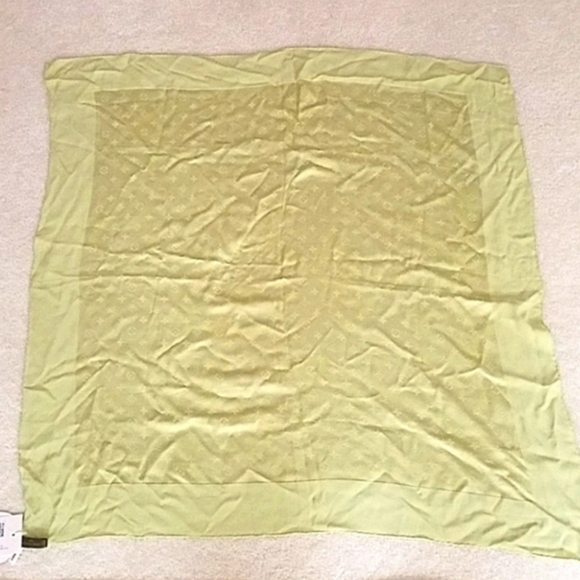 LOUIS VUITTON SILK MONOGRAM SCARF - Picture 11 of 12